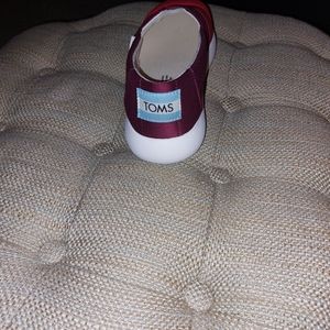 TOMS SLIPONS
